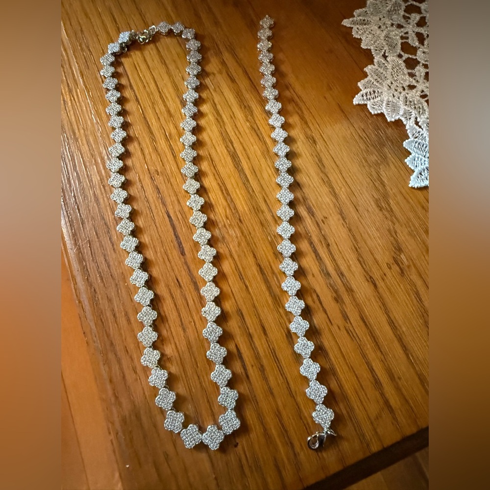 New Elegant Silver Necklace & bracket set